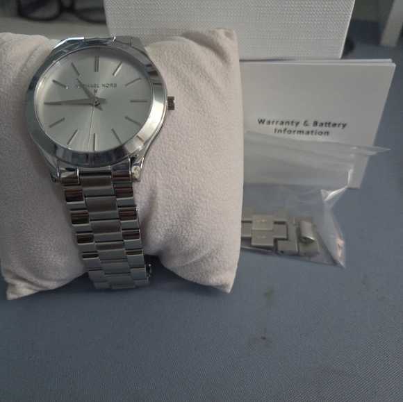 Michael Kors Silver Watch - Picture 2 of 5